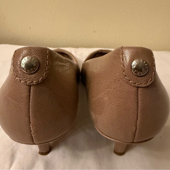 Michael Kors Tan Kitten Heel Pumps, GUC, Size 5. - Picture 10 of 14